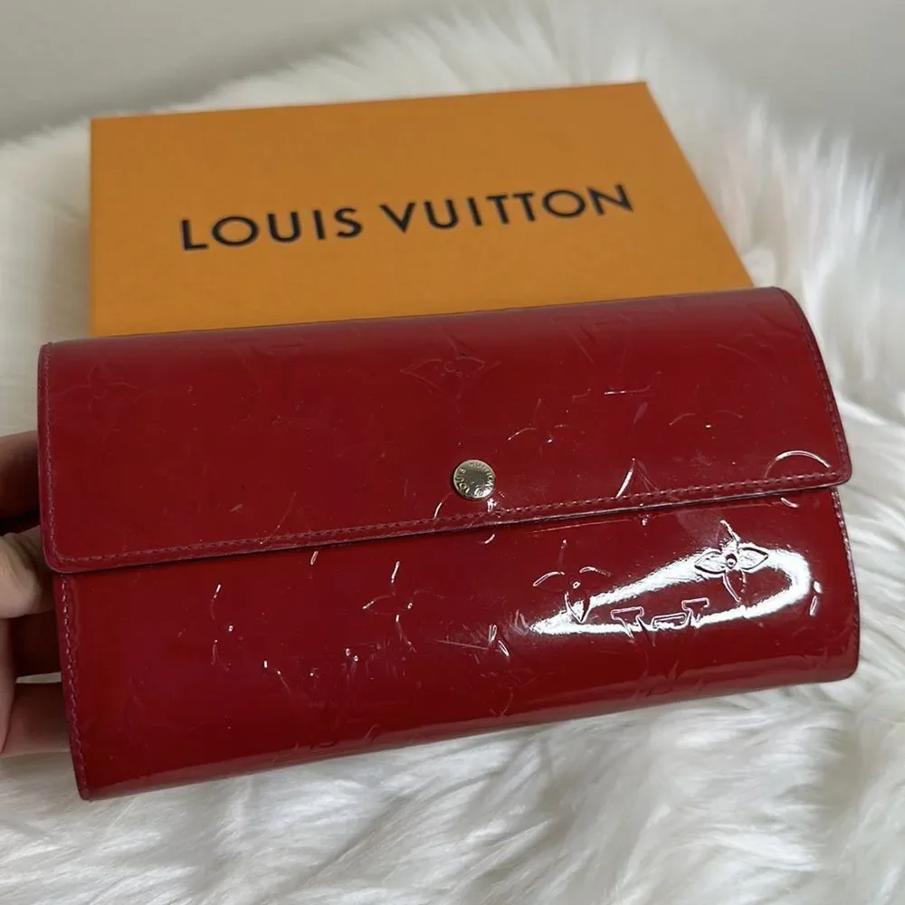 COPY - 💯Authentic Louis Vuitton Vernis Monogram Wallet 🍀